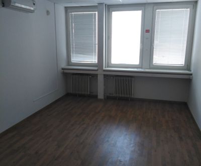 Klimatizovaná kancelária 21,4 m2 pri POLUS-e na Pluhovej ul.