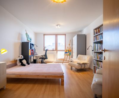 Veľkometrážny 125m² 3-izbový bezbarierový byt s balk a garážou