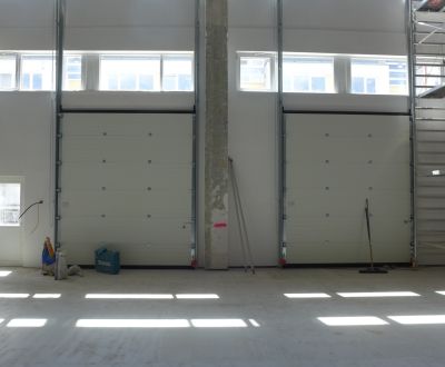Sklad na prenájom o ploche 202 m2 s WC a s dvomi veľkými bránami  
