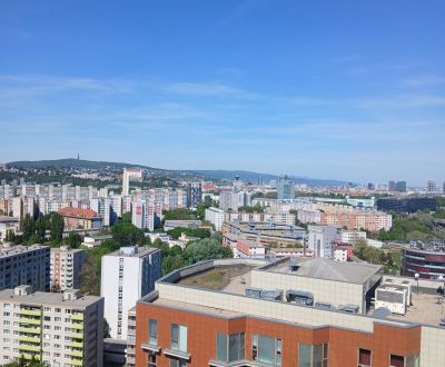 Luxusny byt  s gar. státím  a výhľadom na Bratislavu.