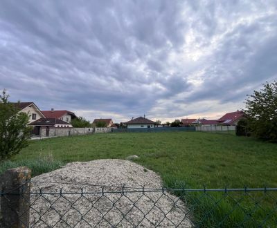 Dva Pozemky, Malé Košariská, Dun.Lužná 653 m2 a 724 m2 pri jazere