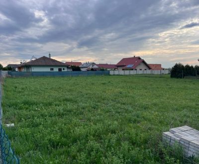 Dva Pozemky, Malé Košariská, Dun.Lužná 653 m2 a 724 m2 pri jazere