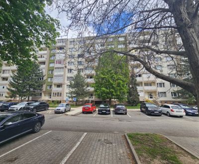 Čiastočne zrekonštruovaný 2-izbový byt na Jiráskovej ulici s balkónom