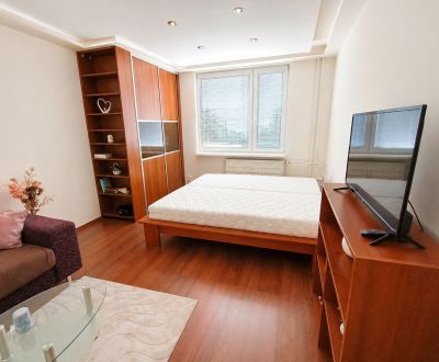 REZERVOVANÉ Na prenájom 1-  izb. byt (33m2), zariadený, Senica- Sotina