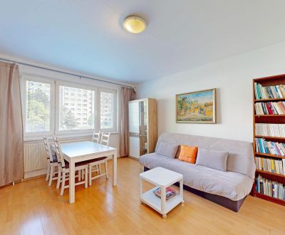 Začiatok Petržalky, priestranný 4-izbový byt 89 m², Planckova