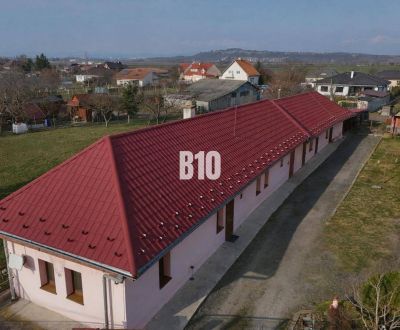 Rodinný dom s dvoma samostatnými bytovými jednotkami – Starý Hrádok