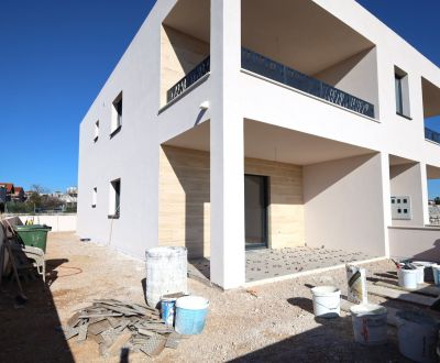 Vodice(HR)-3-izbový byt 81 m2 so záhradou