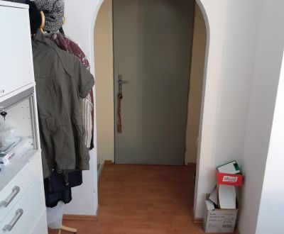Prenájom kancelárie 12 m2 pri POLUS-e na Pluhovej ul.