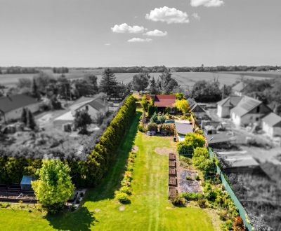 PREDAJ ŠTÝLOVÁ CHATA S VLASTNÝM WELLNESS A POZEMKOM 3 800 m²