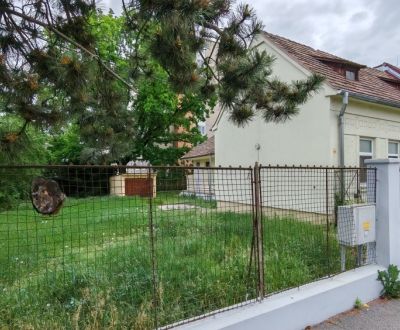 IBA U NÁS! RD v centre mesta, garáž, záhrada, 745m2 pozemok, Trenčín