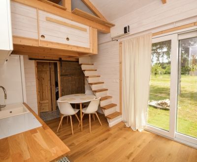 Predaj štýlový tiny house s veľkým pozemkom v obci Újrónafő