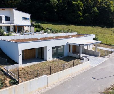 Na predaj moderný 5i bungalov so zelenou strechou, Trenčín - Kubrá