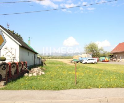 NA PREDAJ: Stavebný pozemok pri hlavnej ceste – Sačurov