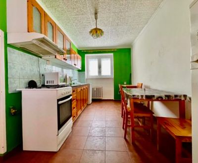 Tehlový 2-izbový byt s 2 pivnicami, Komárno