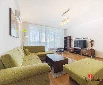 Priestranný 2-izbový byt s balkónom a garážou Tomášikova - Nové Mesto