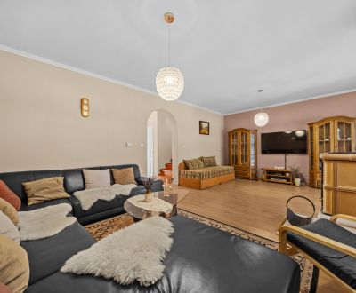 Kúpte si PRÍJEMNÝ RODINNÝ DOM na VEĽKOM POZEMKU 1010 m2 v obci BÁČ