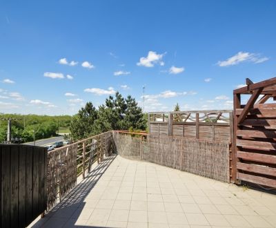 Predaj slnečný 2-izbový byt s veľkou 30 m2 privátnou terasou, Rajka