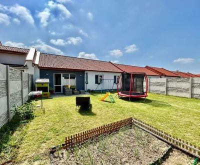 Predaj 4i rodinný dom v radovej zástavbe, pozemok 337 m2, Rajka