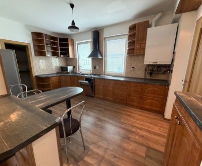 Veľký 3 izbový byt s terasou 154 m2 Topoľčany 