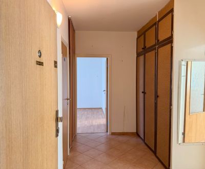 Ponúkame na predaj priestranný 4-izbový byt 78 m2 + balkón v Dúbravke
