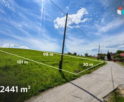 Priestranný stavebný pozemok 2 441 m² vo Finticiach