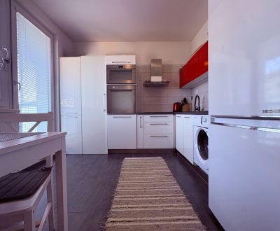 Na predaj: 4 izb.byt + BALKON + PIVNICA