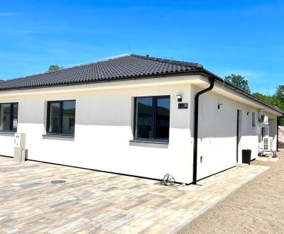 Na predaj nový moderný 4-izbový rodinný dom s terasou a záhradou