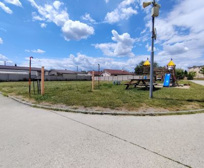 - PREDAJ - STAVEBNÝ POZEMOK - 1132 m2 - KOSTOLIŠTE - MALACKY