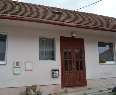Predaj  - NA BREZOVEJ, V SAMOM SRDCI MESTEČKA, LACNÉ BÝVANIE!