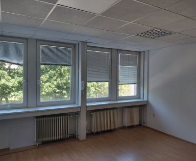 Klimatizovaná 2 - kancelária 43 m2 pri POLUS-e na Pluhovej ul.