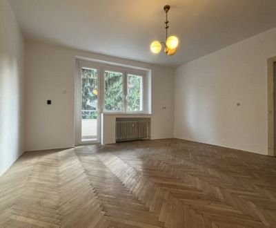 NA PRENÁJOM:  priestranný 2,5-izbový byt v lokalite 500 bytov – Nivy
