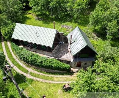 Dve štýlové drevenice v horách nad obcou Horná Mariková na predaj