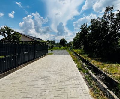 NA PREDAJ: Slnečný stavebný pozemok (1 031 m²) na ul. Dlhej vo VT