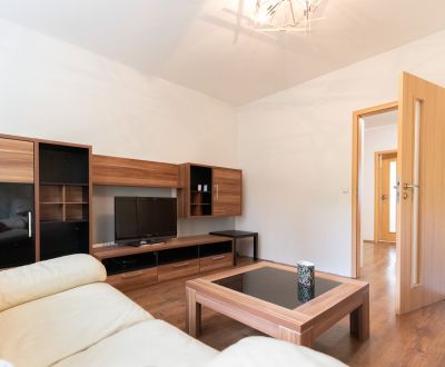 Zariadený 4i byt s balkónom, Petržalka