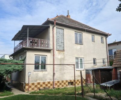 Priestranný dom na predaj, Vráble, pozemok 1041 m2