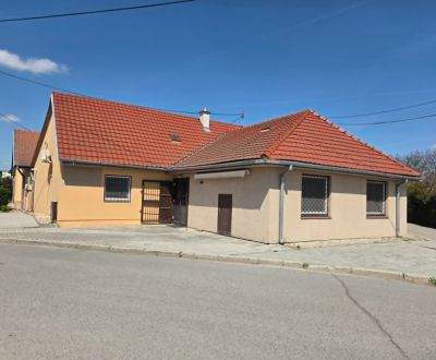Komerčná budova na predaj.