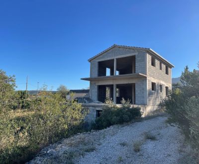 Na predaj hrubá stavba -  apartmánový dom na ostrove Brač, Chorvatsko!