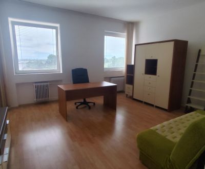 Kancelária na prenájom v centre Galanty 20,5m2 – ul. Zoltána Kodálya