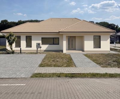 * novostavba moderného 4i domu, 6á pozemok, Voderady