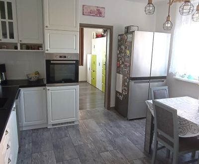 Ponúkame na predaj  veľký 3 izbový byt v Nových Zámkoch