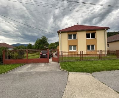 7 izbový rodinný dom s pozemkom 891 m2 v obci Brusno