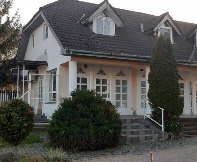 3 podlažiach s nákladným výťahom, centrum Rétság 