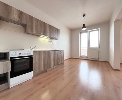 REZERVOVANÉ! 1-izbový slnečný byt s výmerou 40 m2, Trenčín, Východná