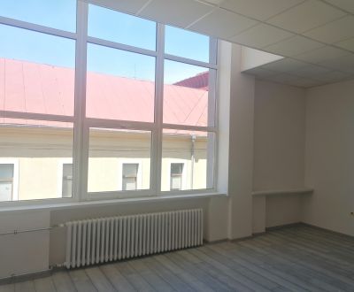 MASARYKOVA: VOĽNÁ kancelária, 46 m2, 3.p. - VÝŤAH + PARKOVANIE