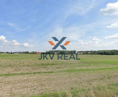 NA PREDAJ SLNEČNÝ ROVINATÝ POZEMOK V OBCI DOBROHOŠŤ, 520 M2, 79990 EUR