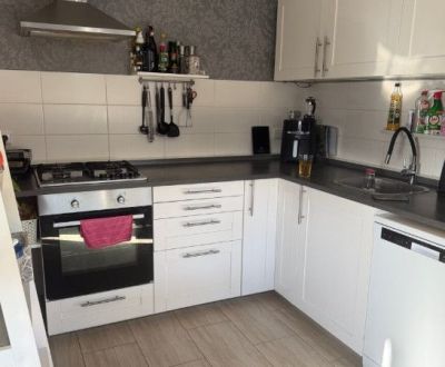 Na predaj priestranný 3-izbový byt s balkónom – Klokočina
