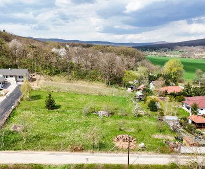 Nádherný pozemok pri lese - 687 m2 - Jelenec
