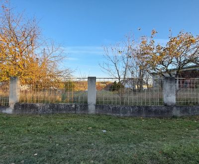 Stav. pozemok 815 m2 s budovou - garážou, Levice, Kalinčiakovo, SM-878