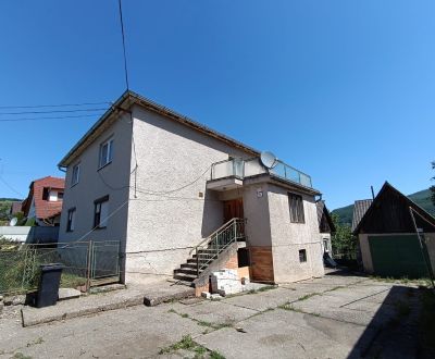 Na predaj rodinný dom s dvomi bytmi v Novej Bani