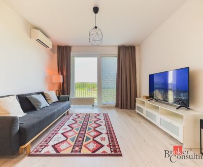 Slnečný 2-izbový byt s balkónom a garážou, Slnečnice, 55 m2